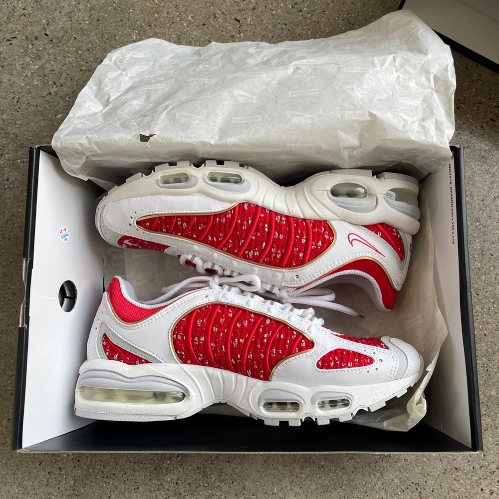 Nike Supreme Tailwind 4